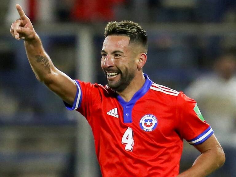 ¿Lo echó al agua? Mauricio Isla molestó a Guillermo Maripán por su nuevo romance