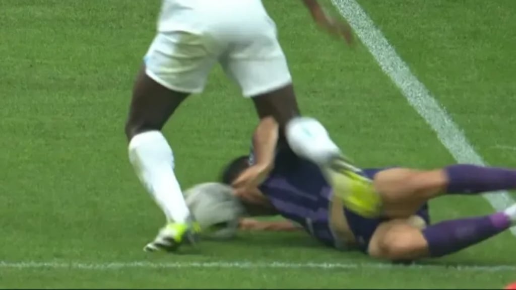 Gabriel Suazo aportó "de cabeza" para el empate del Toulouse con Olympique Marsella
