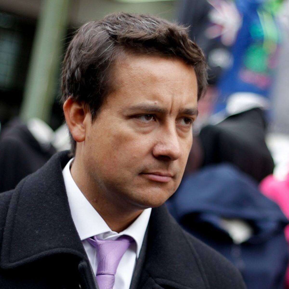Exfiscal investigado por vínculos con banda criminal es ligado a corredora de los hermanos Sauer y a condenado por lavado de dinero
