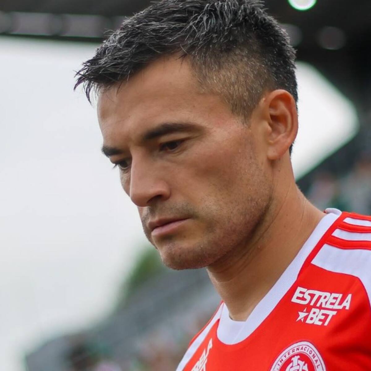 En Brasil explican por qué Charles Aránguiz está lejos de regresar a Universidad de Chile