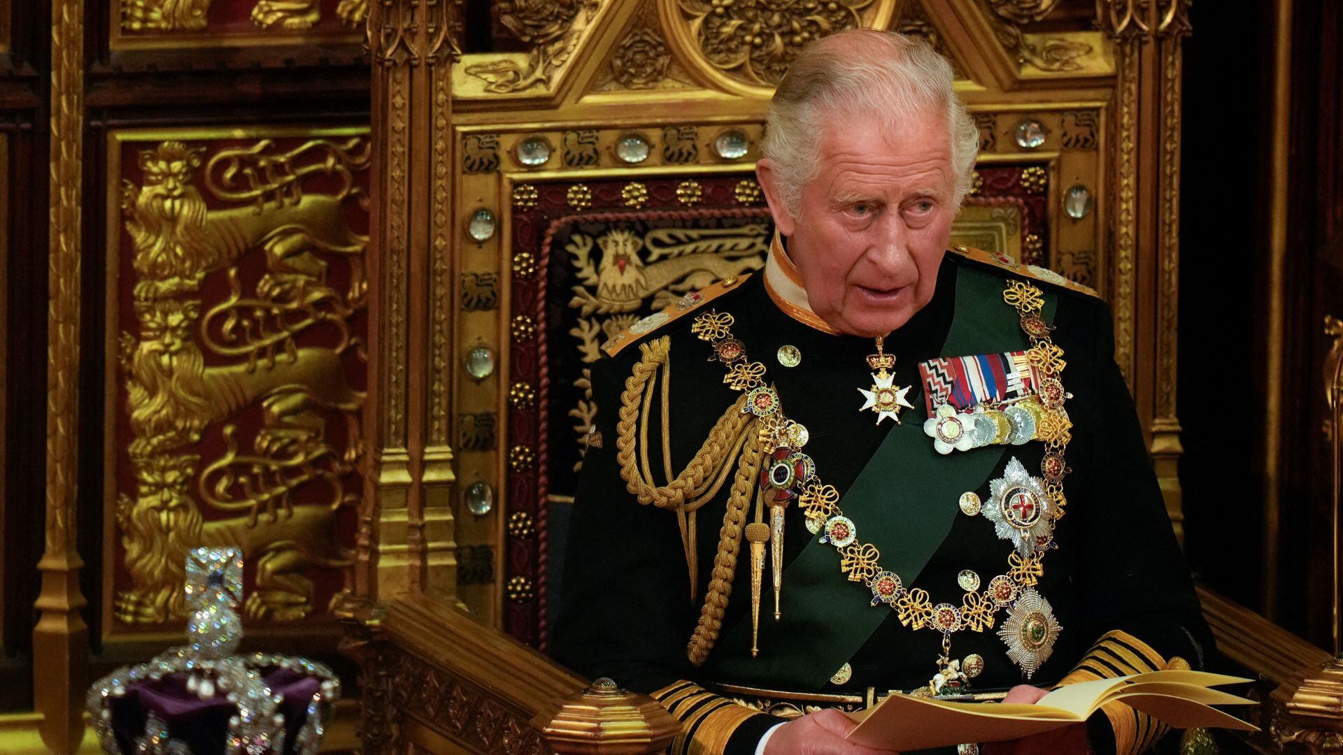 Palacio de Buckingham, Reino Unido, Entre la tradición y los nuevos tiempos, Un evento en medio de los escándalos reales, p