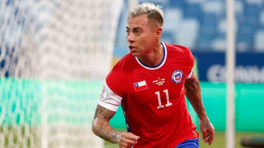 CUIABA, BRAZIL - JUNE 21: Eduardo Vargas of Chile celebrates after scoring the first goal of his team during a group A match between Uruguay and Chile as part of Conmebol Copa America Brazil 2021 at Arena Pantanal on June 21, 2021 in Cuiaba, Brazil. (Photo by Miguel Schincariol/Getty Images)