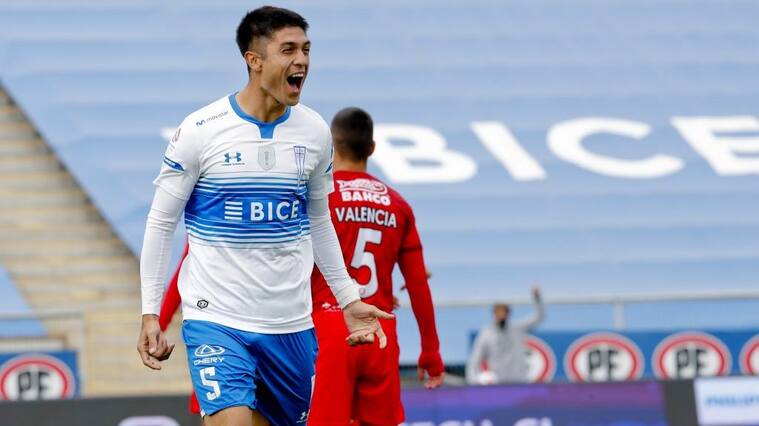 8 de Mayo del 2021/SANTIAGOValber Huerta(c) anota y celebra su primer gol y el 1 a 0 de Universidad Catolica ,durante el partido valido por la séptima fecha del Campeonato Nacional AFP PlanVital 2021, entre Universidad Catolica vs Union La Calera, disputado en el Estadio San Carlos de Apoquindo.
FOTO:FRANCISCO LONGA/AGENCIAUNO