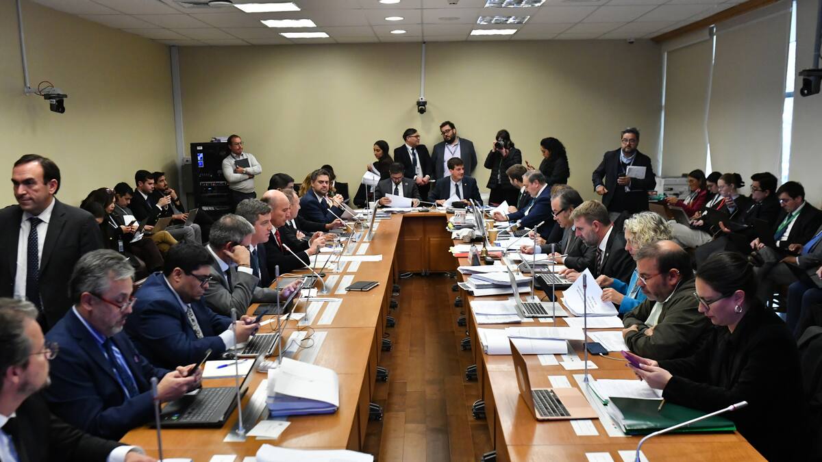El “corazón” de la megarreforma: comisión de Hacienda de la Cámara aprueba rebaja del impuesto a las empresas por 25 años
