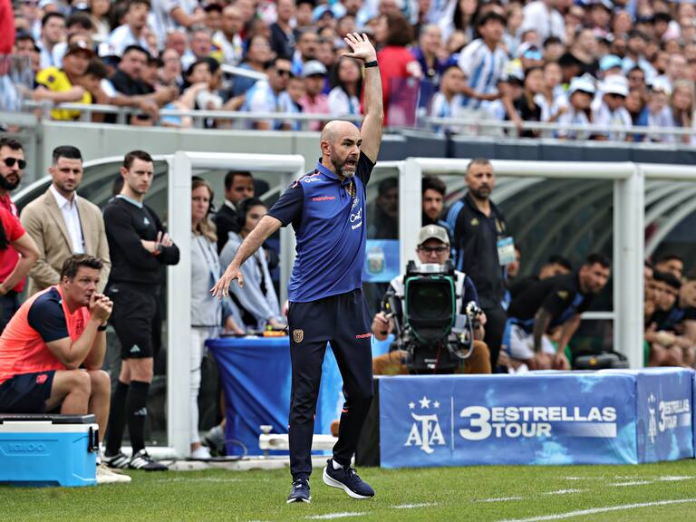 Ecuador ya buscaría reemplazante para su DT tras perder en el debut por Copa América