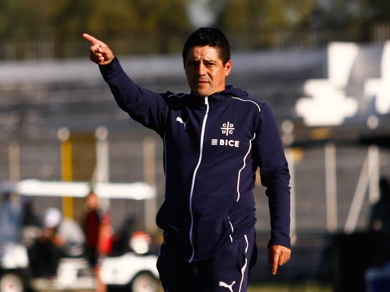 Rodrigo Valenzuela asume su rol de interino en la UC: “No nos proyectamos a futuro como cuerpo técnico”