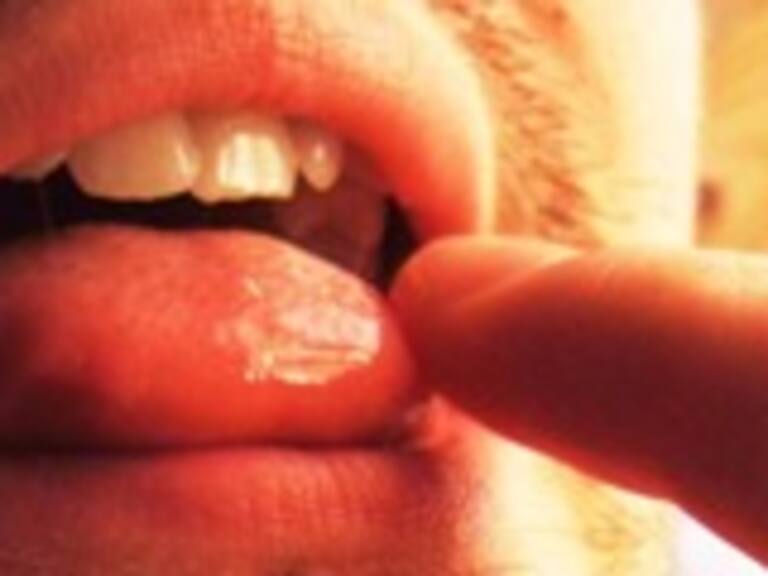 Un biosensor identifica cáncer oral en la saliva