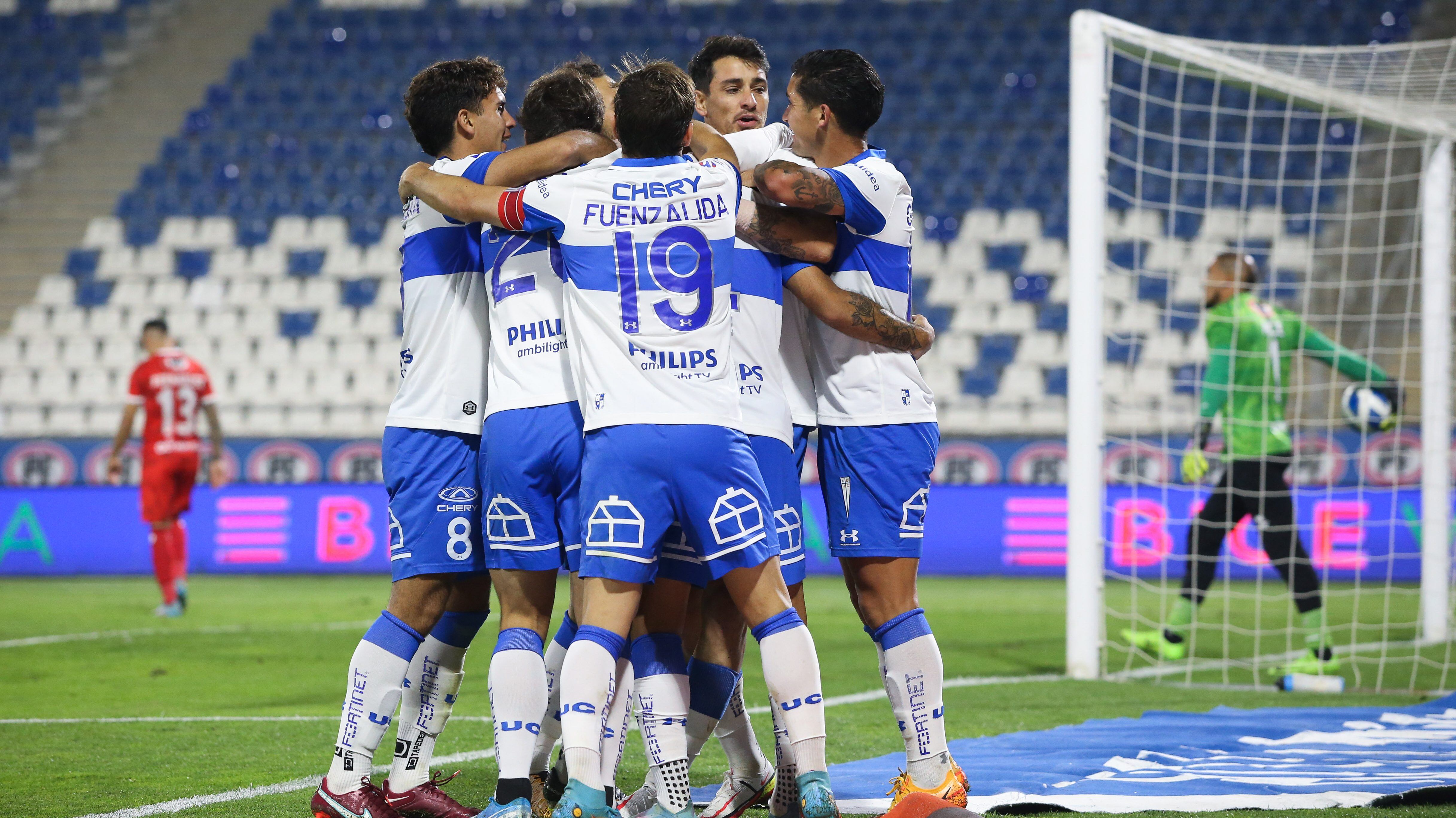 Universidad Católica derrota a Unión La Calera en regreso de Ariel Holan