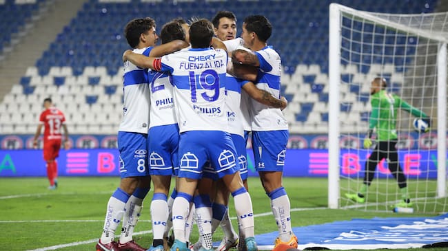 Universidad Católica derrota a Unión La Calera en regreso de Ariel Holan