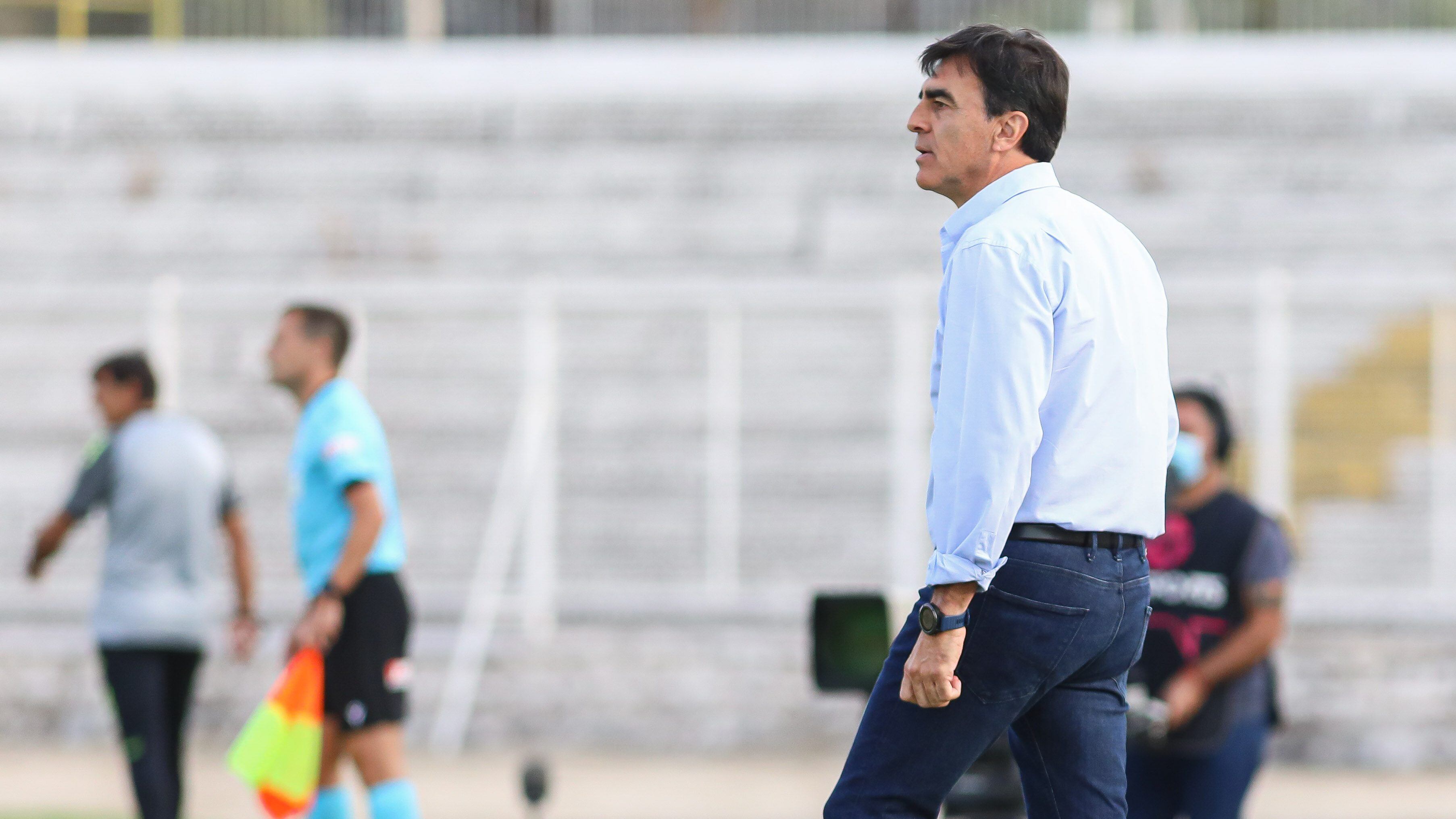 Gustavo Quinteros evita la polémica por rivalidad entre la UC y Colo Colo