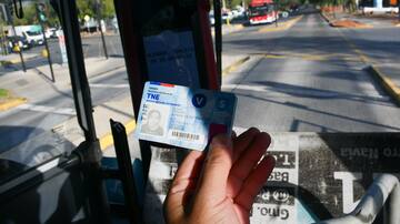 ¿Nuevo forma de pagar el pasaje? Junaeb busca implementar un nuevo sistema de pago para la TNE