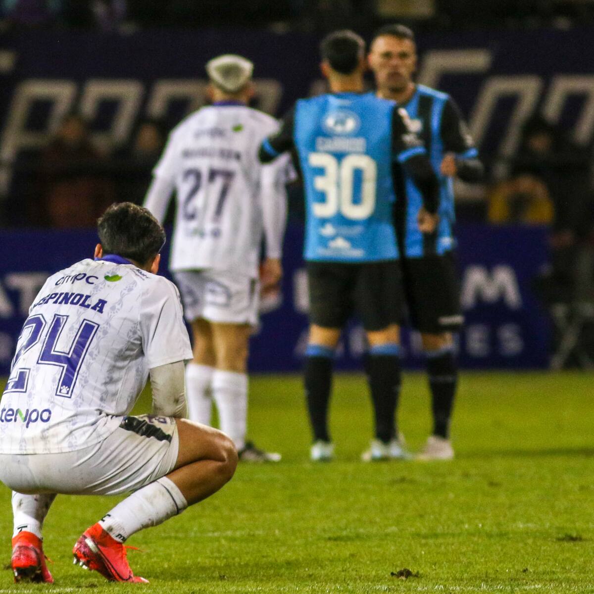 Siguen las podas en el fútbol chileno: club de Primera División anuncia masiva salida de jugadores para 2026
