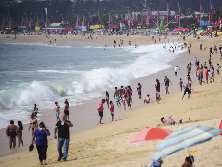 Experto advirtió sobre complejidad de mantener el permiso de vacaciones pese a aumento de contagios con Covid-19