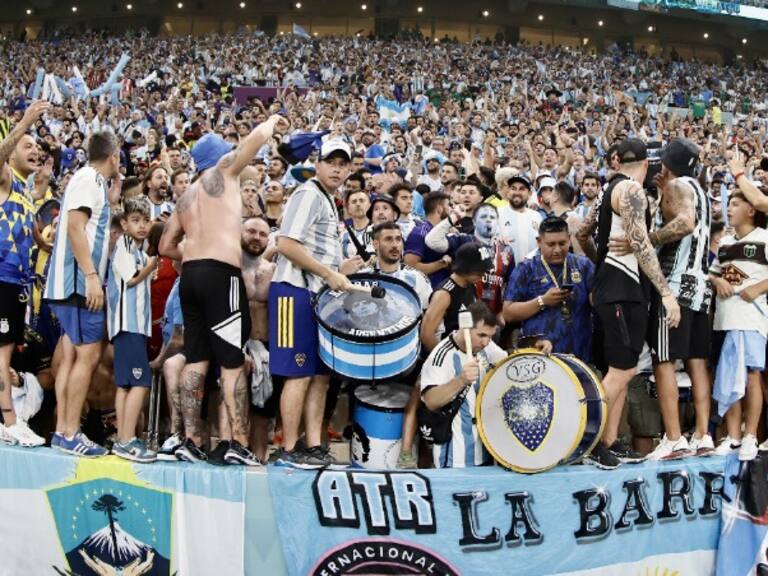 Argentinos en el Mundial de Qatar otra vez se acuerdan de Chile con nuevo cántico: "Chileno vos la mirás por televisión"