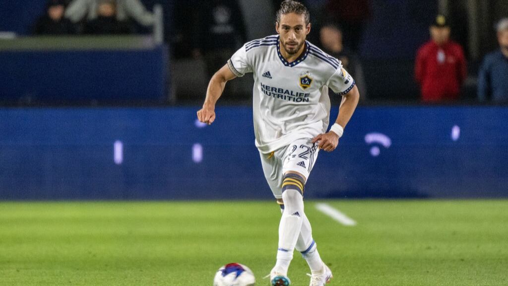 Martín Cáceres se suma a las bajas de Uruguay para el debut ante Chile en las clasificatorias al Mundial 2026