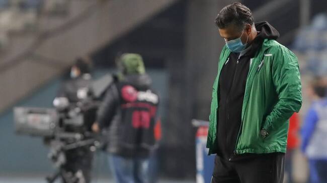 3 de Mayo del 2021/RANCAGUAEl Director Tecnico De Santiago Wanderes Ronald Fuentes(c) ,durante el partido valido por la sexta fecha del Campeonato Nacional AFP PlanVital 2021, entre Universidad de Chile vs Santiago Wanderers, disputado en el Estadio El Teniente.
FOTO:FRANCISCO LONGA/AGENCIAUNO