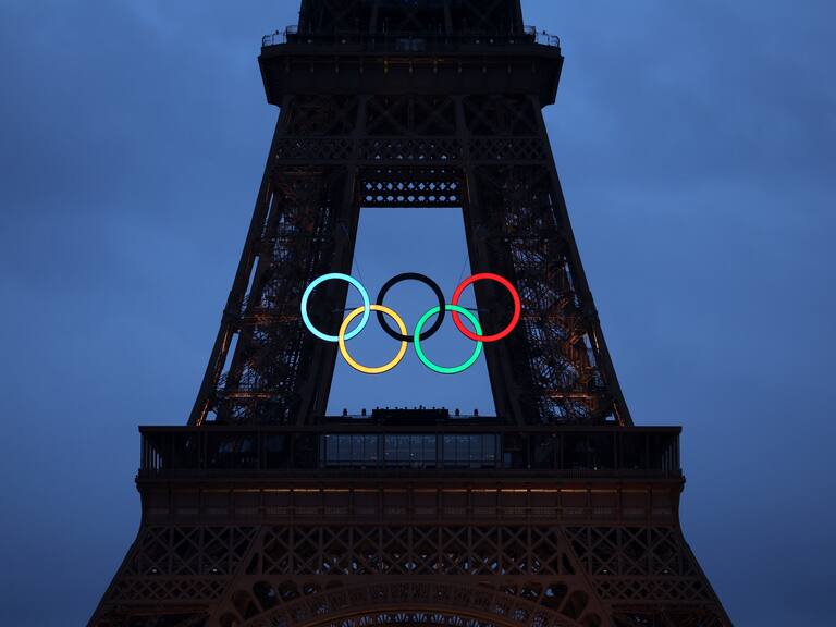 PARIS, FRANCE - JULY 26: The Olympic Rings illuminate on the Eiffel Tower during the opening ceremony of the Olympic Games Paris 2024 on July 26, 2024 in Paris, France. (Photo by Jamie Squire/Getty Images)