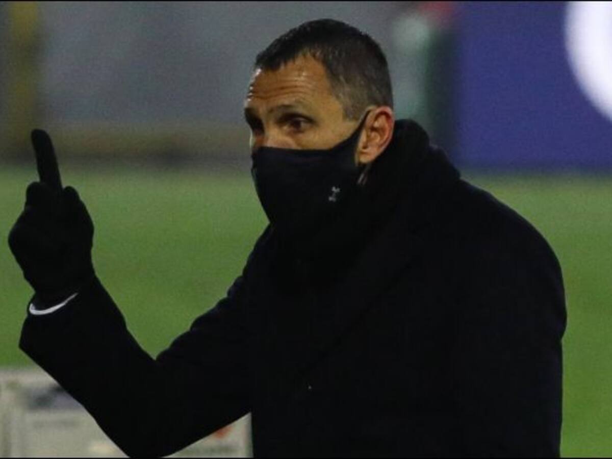 Gustavo Poyet estalló por penal contra Católica: «Cerremos y vámonos, porque ya no se puede jugar al fútbol»