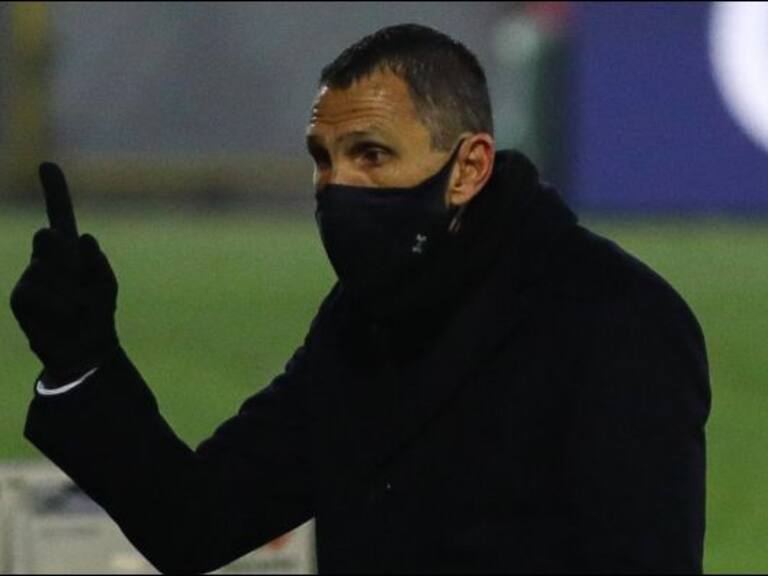 Gustavo Poyet estalló por penal contra Católica: «Cerremos y vámonos, porque ya no se puede jugar al fútbol»