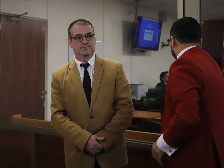 07 DE MAYO DE 2024/VIA DEL MAR
En el Juzgado de Garanta de Via del Mar culmina el juicio en contra de Mario Soto Cordones acusado de matar a tiros a un asaltante que ingres a robar a su domicilio en Villa Alemana. Fue absuelto de todo cargo, la Fiscala pidia para l 15 aos de crcel.
FOTO: MANUEL LEMA OLGUIN/AGENCIAUNO