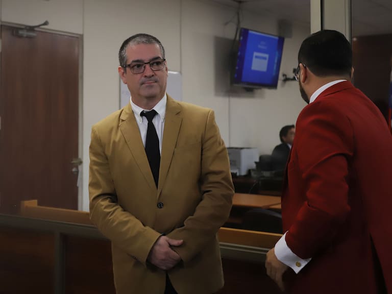 07 DE MAYO DE 2024/VIA DEL MAR
En el Juzgado de Garanta de Via del Mar culmina el juicio en contra de Mario Soto Cordones acusado de matar a tiros a un asaltante que ingres a robar a su domicilio en Villa Alemana. Fue absuelto de todo cargo, la Fiscala pidia para l 15 aos de crcel.
FOTO: MANUEL LEMA OLGUIN/AGENCIAUNO