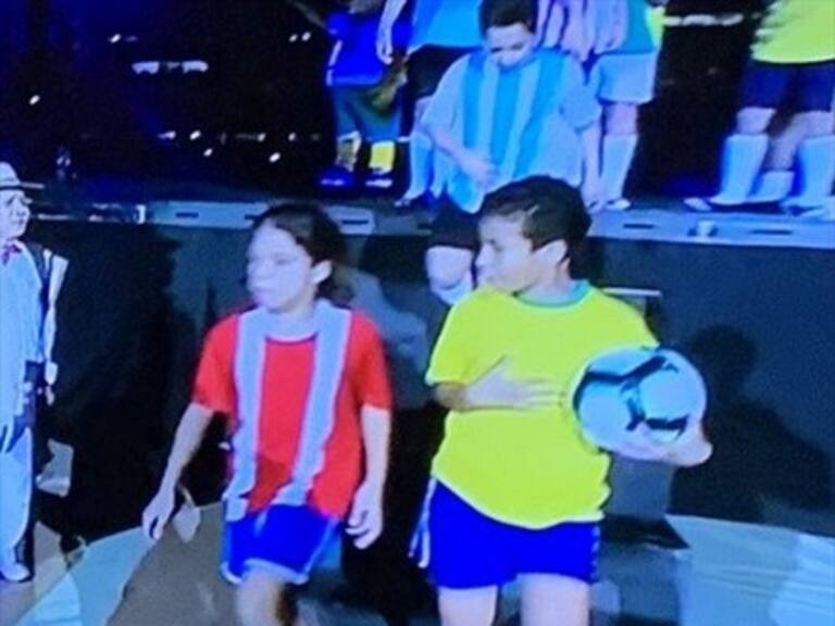 Irreconocible camiseta chilena se robó las miradas en la inauguración de la Copa América 2019