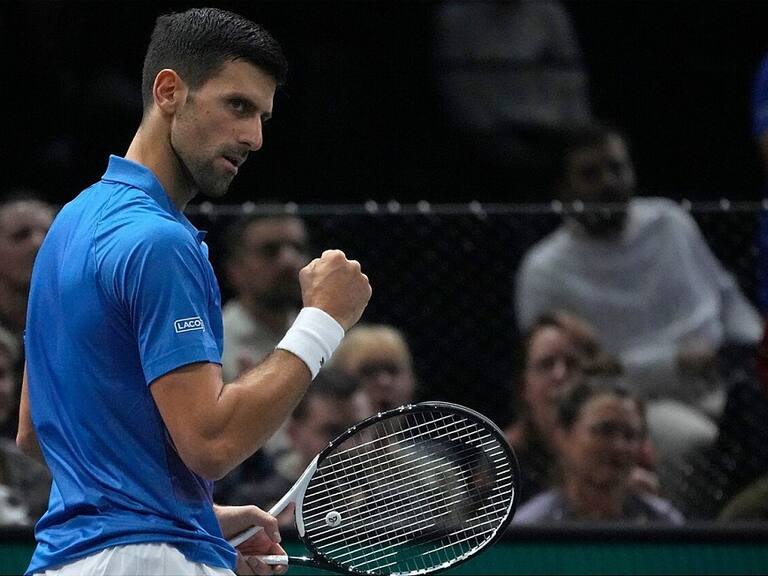 Novak Djokovic debutó en el ATP World Tour Finals con una sólida victoria sobre Stefanos Tsitsipas