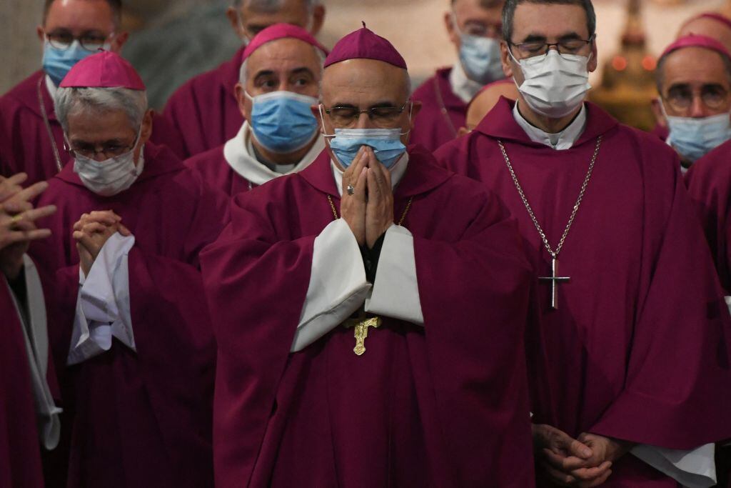 Obispos de Francia asumen el rol de la iglesia en los casos de pederastia