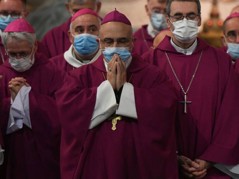 Obispos de Francia asumen el rol de la iglesia en los casos de pederastia