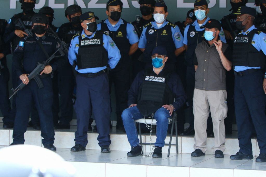 El expresidente hondureño Juan Orlando Hernández tras ser capturado