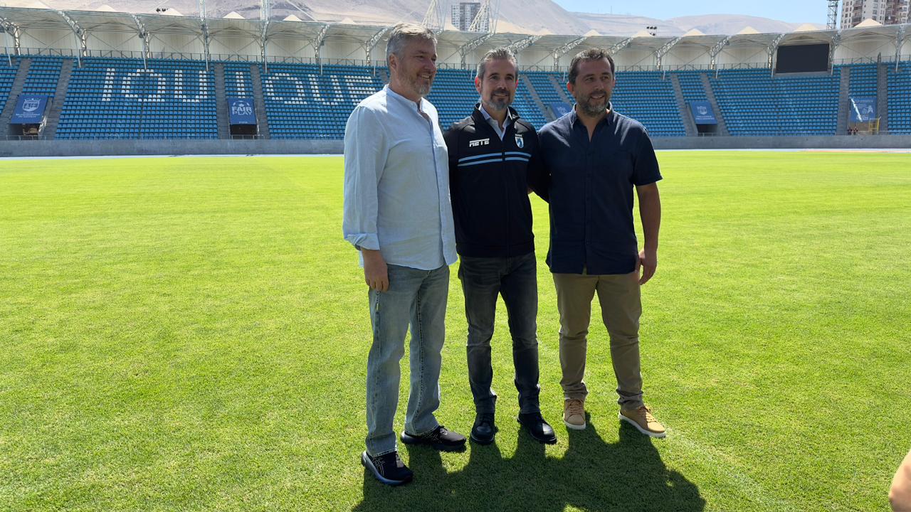 Marcelo Oyarzún (preparador físico), Miguel Ramírez y Cristian Reynero (ayudante técnico).
