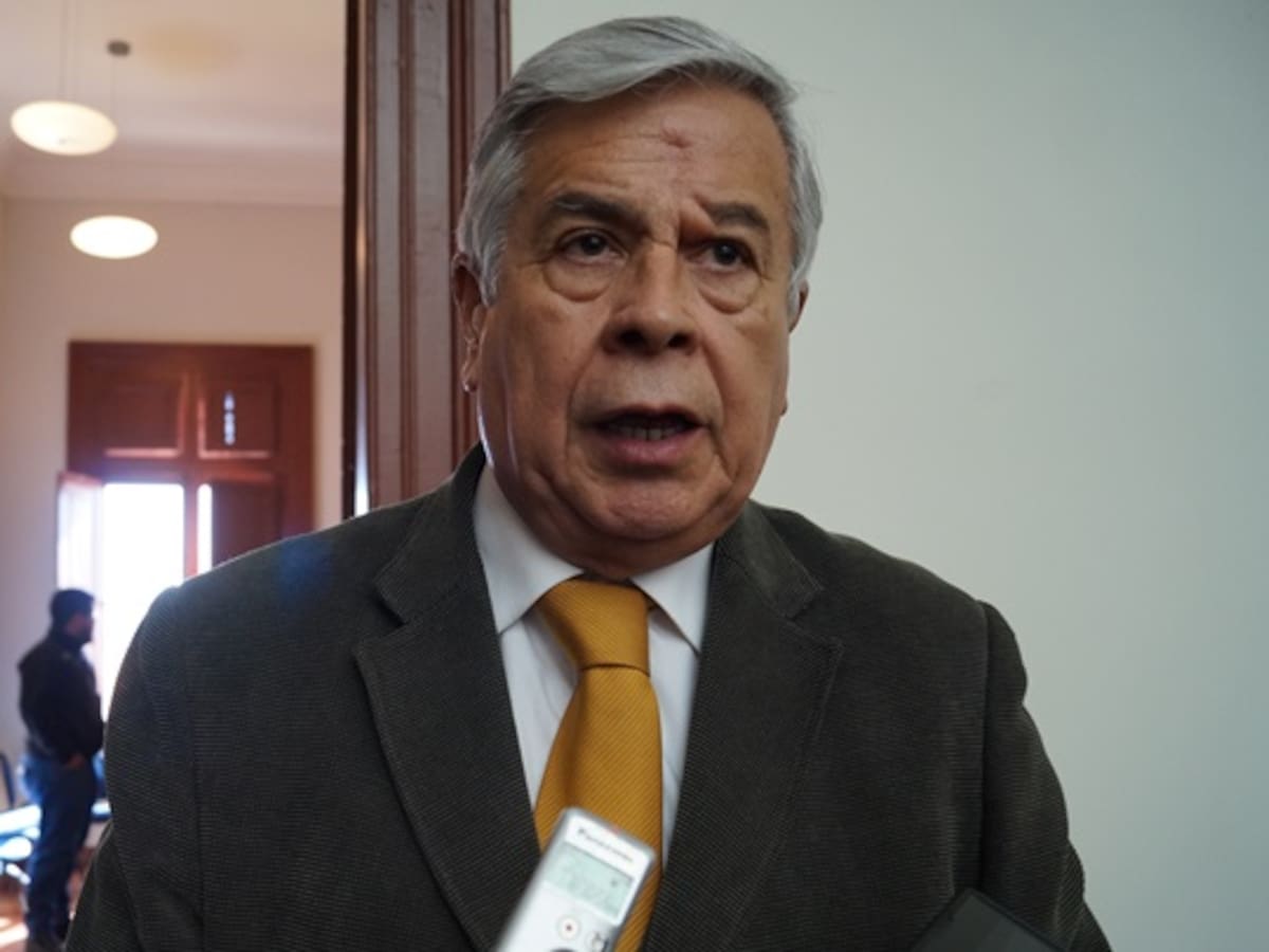 CDE se querella contra ex director del SML por fraude al Fisco y uso de recursos públicos para clases privadas