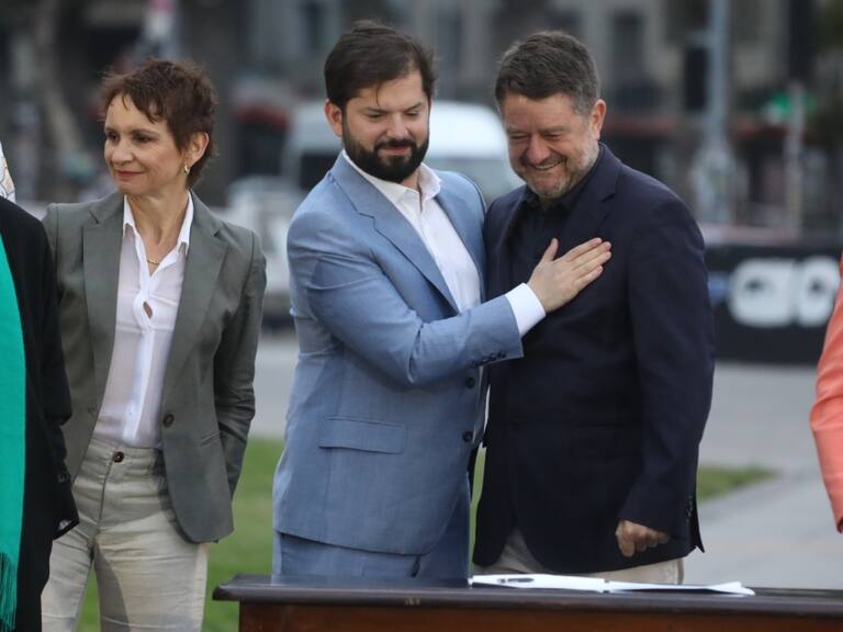 Fin a la rotonda en Plaza Baquedano: Presidente Boric firma proyecto de recuperación del eje Alameda-Providencia