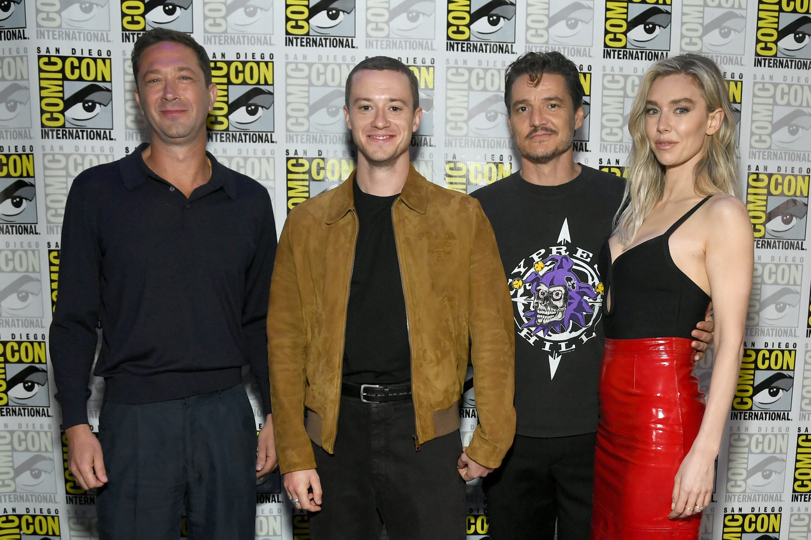 Ebon Moss-Bachrach, Joseph Quinn, Pedro Pascal y Vanessa Kirby.