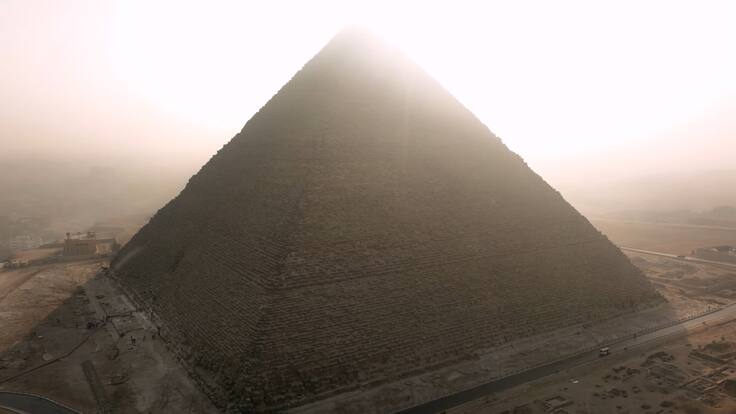 Historia y entretención: MrBeast recorre las pirámides de Egipto de forma muy especial