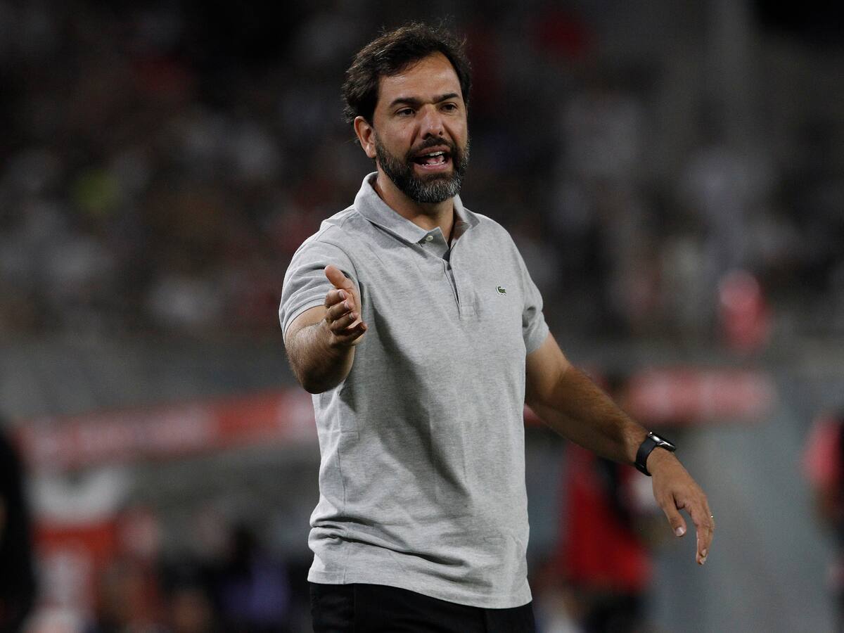 Segundo técnico despedido en Primera División: Gustavo Leal deja Everton
