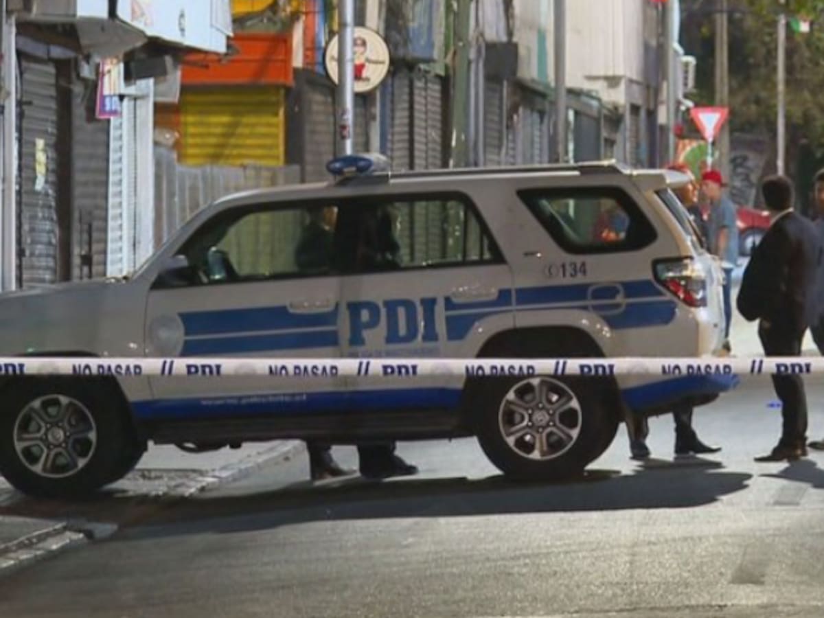 Detective de la PDI mata a balazos a delincuente que intentó asaltarlo en Santiago Centro