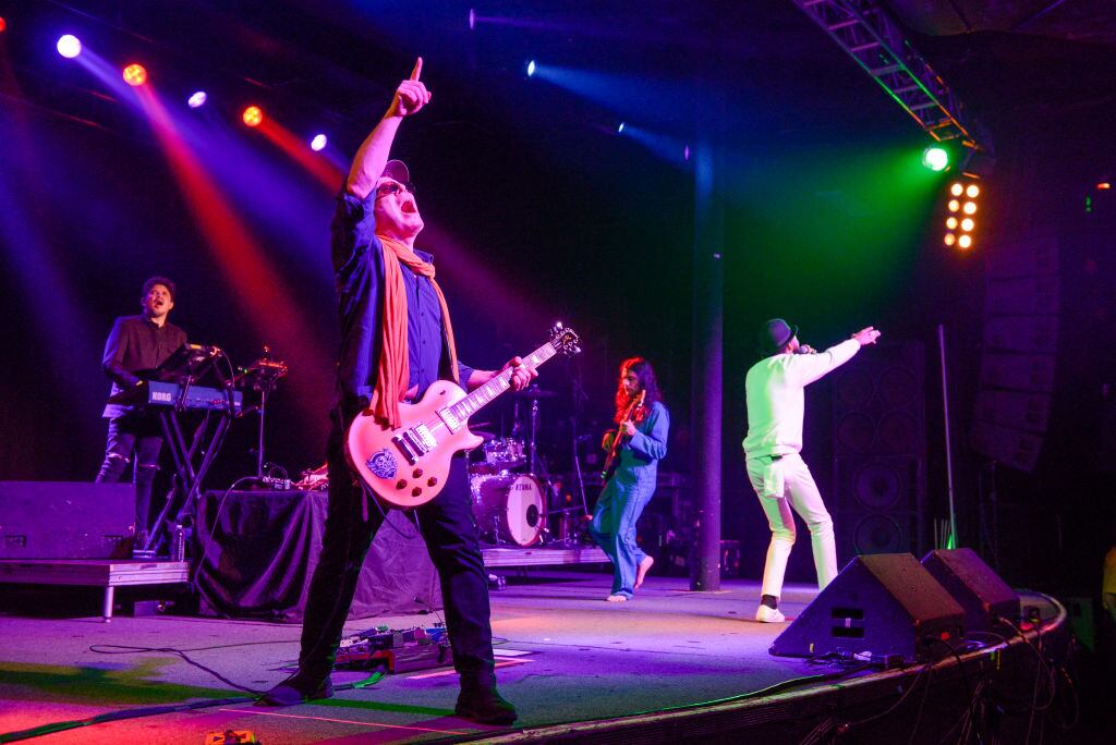 Rob Myers of Thievery Corporation performs on stage at Roseland in Portland, Oregon, USA on 29th December, 2018. (Photo by Anthony Pidgeon/Redferns)
