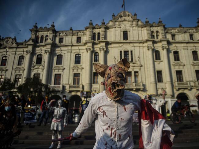 Protesta ciudadana ante la crisis política en Perú