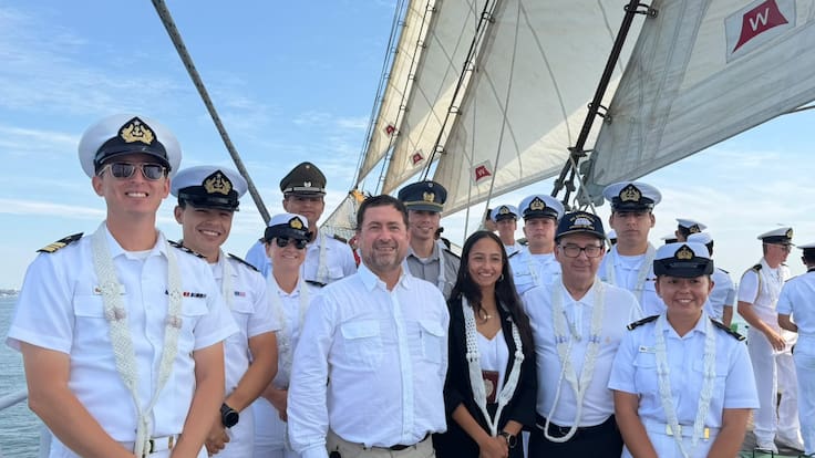 Con motivo de los 250 años de Estados Unidos: canciller de Chile asiste a histórica conmemoración a bordo del buque escuela Esmeralda