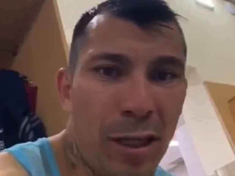 Gary Medel hizo el mejor live post partido: explicó qué le pasó frente a Paraguay y mostró los «pasos prohibidos» de Ben Brereton