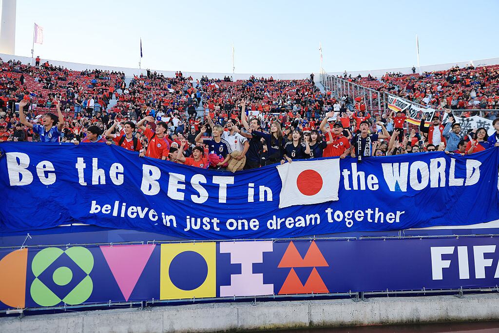 Hinchas japoneses en el debut ante Egipto