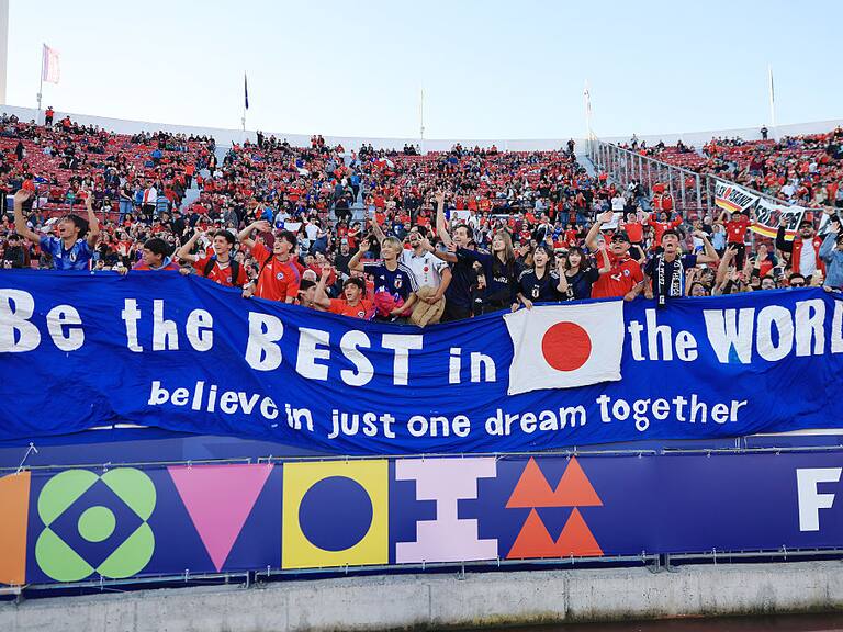 Hinchas japoneses en el debut ante Egipto