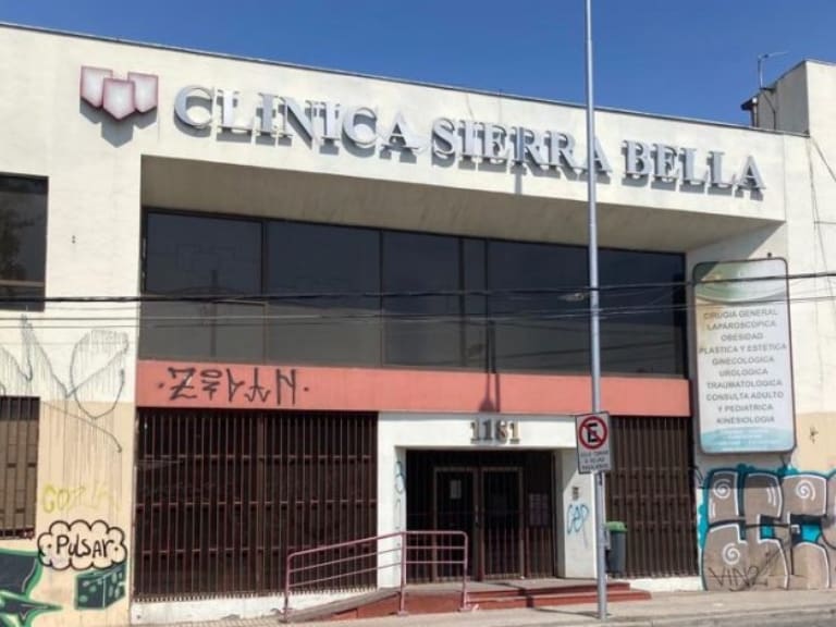Caso exclínica Sierra Bella: Ordenan incautación de vale vista utilizado por la Municipalidad de Santiago para adquisición del inmueble