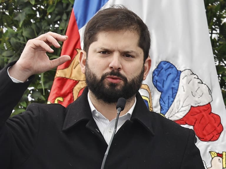Criteria: Desaprobación al Presidente Boric aumenta cuatro puntos en julio y aprobación se mantiene estable