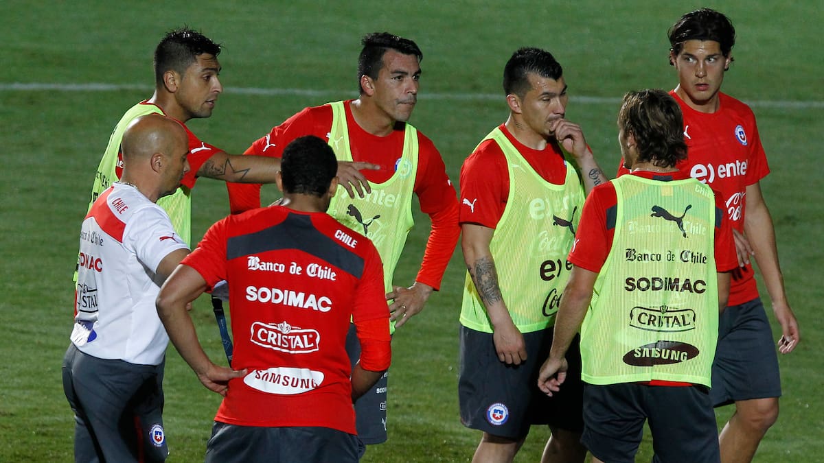 “¿Me estás huev...?“: Paredes reacciona a un eventual regreso de Sampaoli a La Roja y sorprende con su candidato a la banca nacional