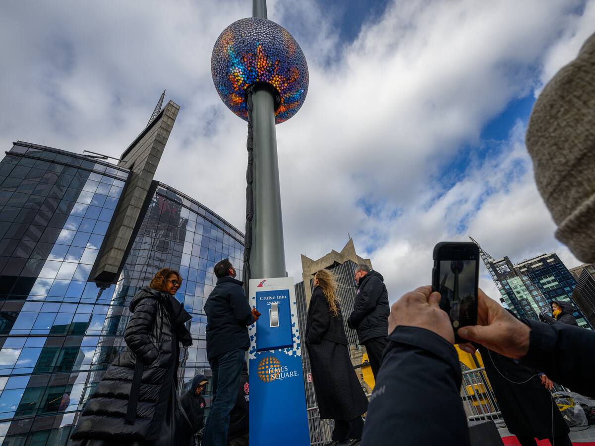 La más grande que se haya visto: Times Square estrena su enorme bola de cristal para el Año Nuevo 2026