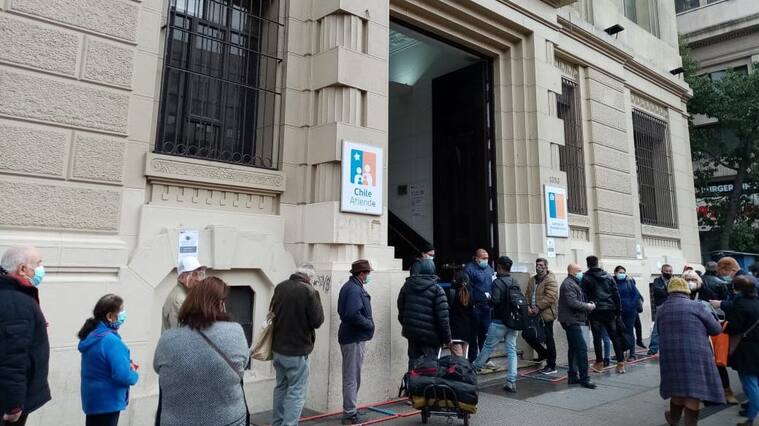 Filas en sucursal de ChileAtiende por RSH e IFE universal