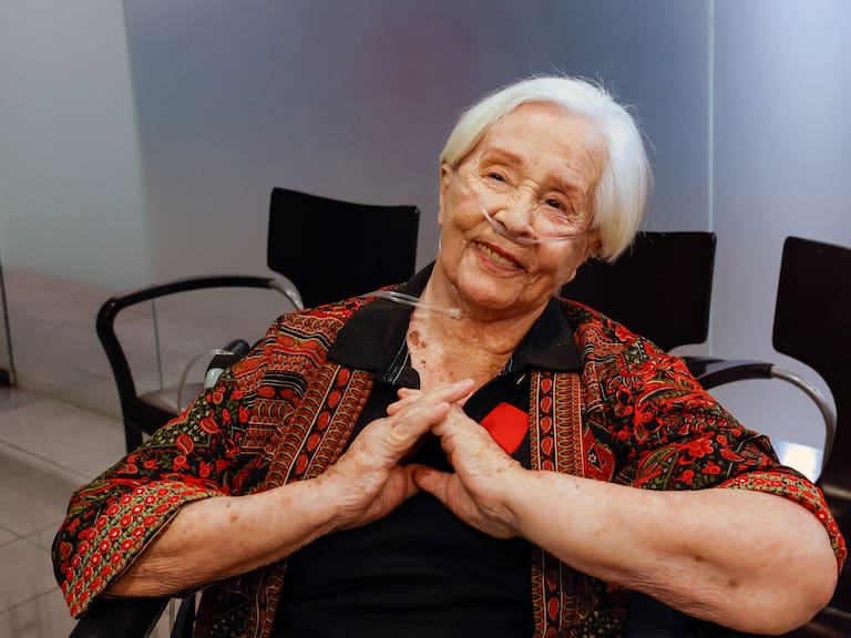 Delfina Guzmán recibe histórico galardón antes del estreno del documental sobre su vida