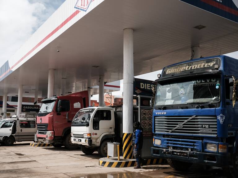 Bolivia anuncia teletrabajo y clases virtuales como medidas ante la escasez de combustibles